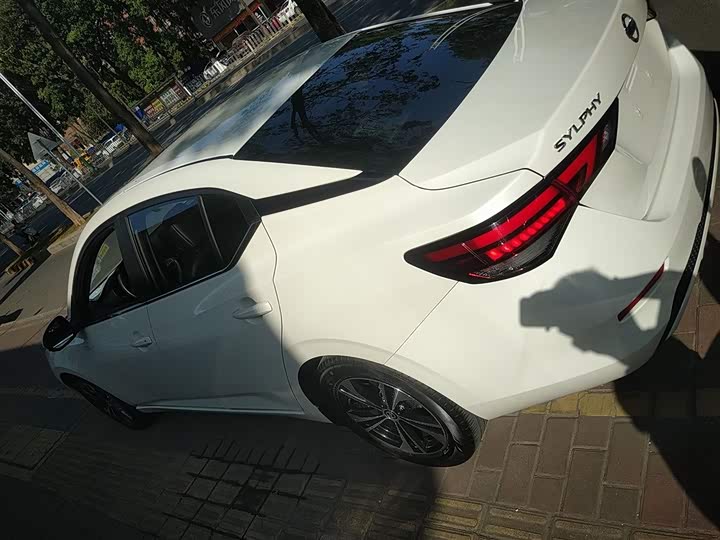 Фото 5 - Nissan Sylphy