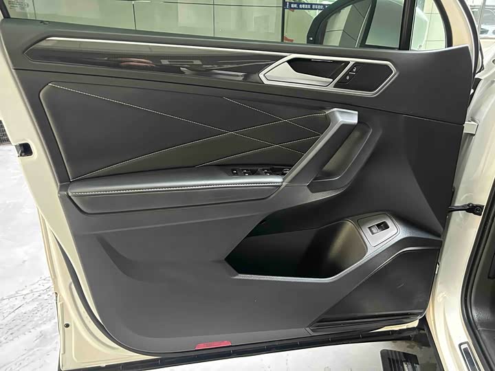 Фото 7 - Volkswagen Tiguan L Pro