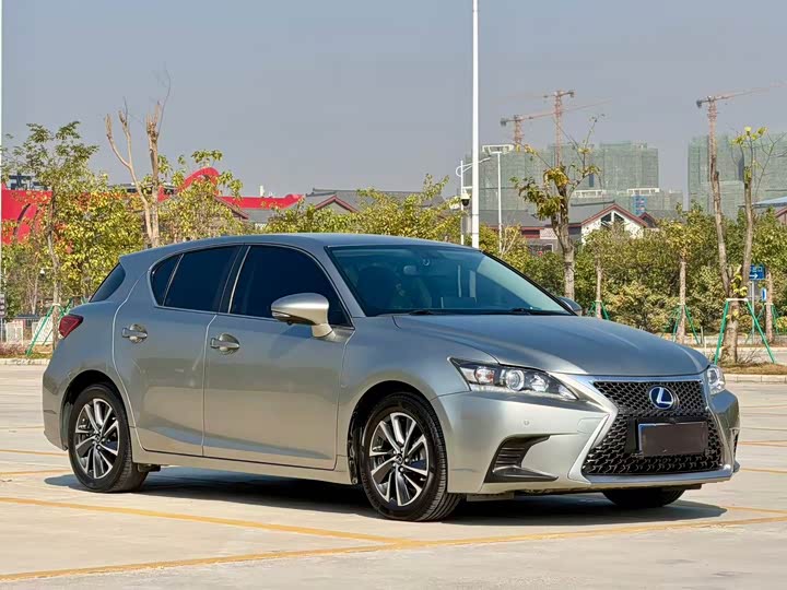 Фото 2 - Lexus CT 200h