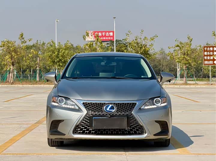 Фото 3 - Lexus CT 200h