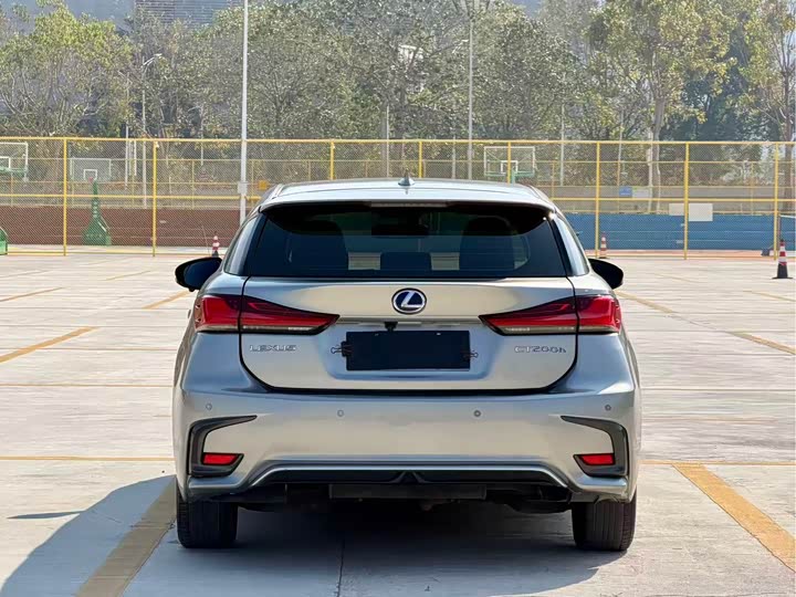 Фото 4 - Lexus CT 200h