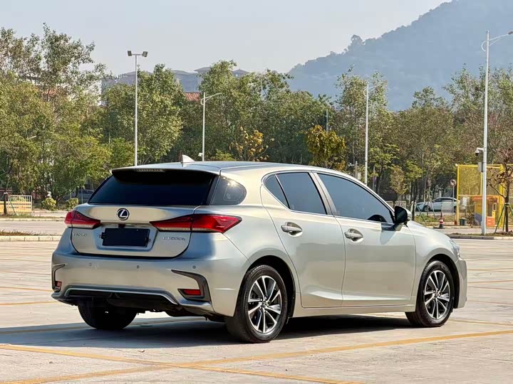 Фото 5 - Lexus CT 200h