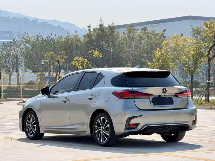 Фото 6 - Lexus CT 200h