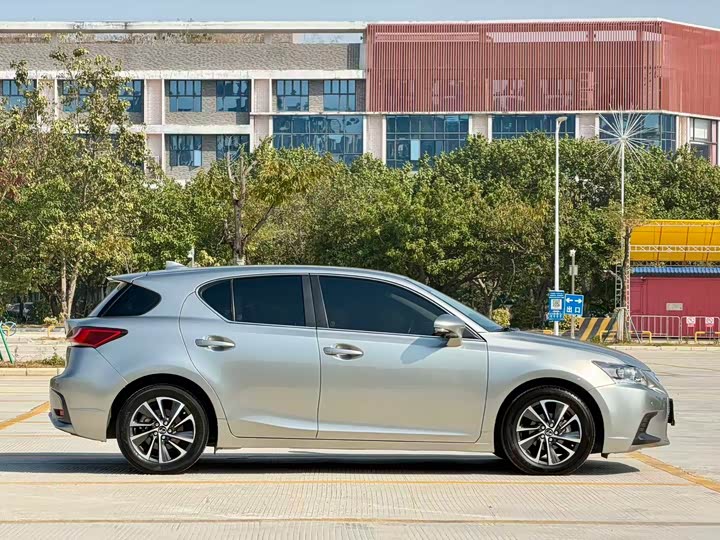 Фото 7 - Lexus CT 200h