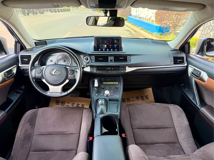 Фото 9 - Lexus CT 200h