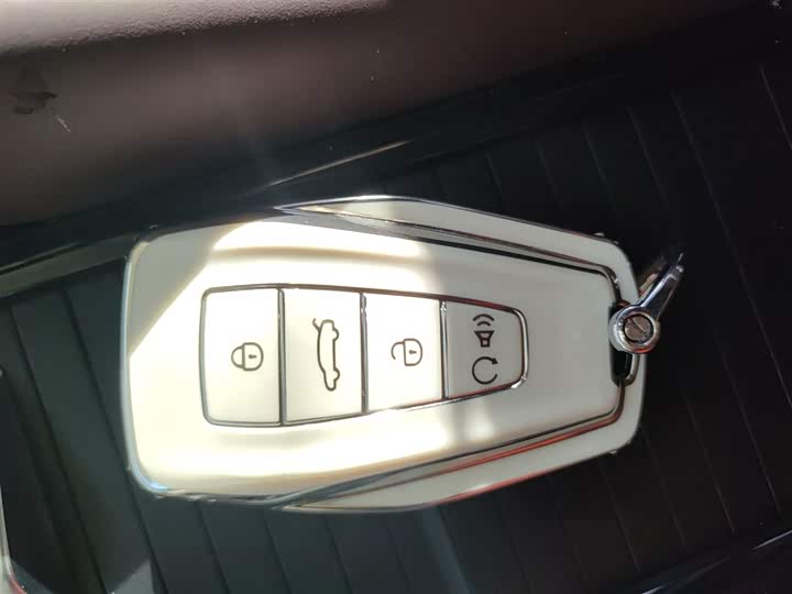 Фото 9 - Geely Monjaro