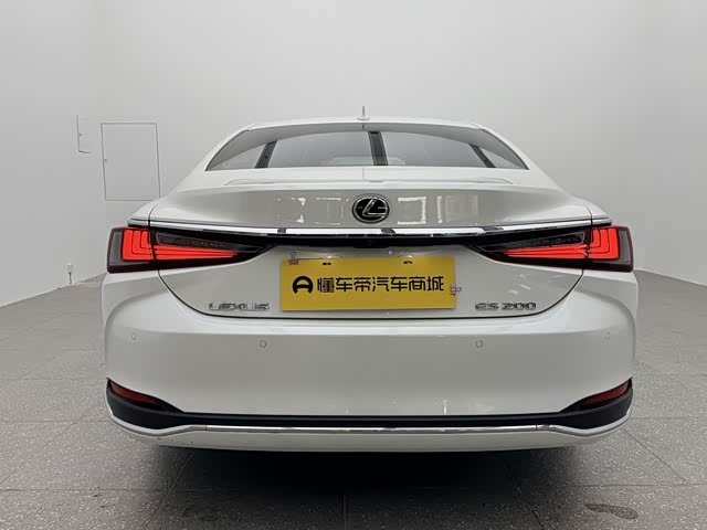 Фото 5 - Lexus ES