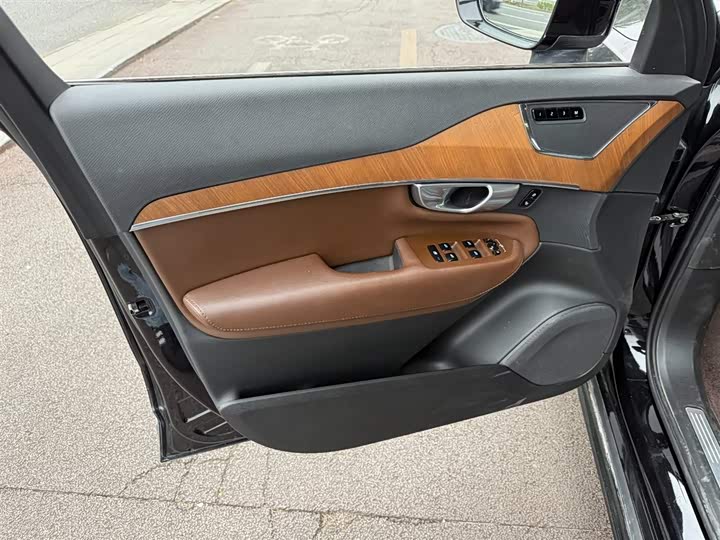 Фото 6 - Volvo XC90