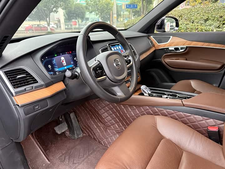 Фото 7 - Volvo XC90