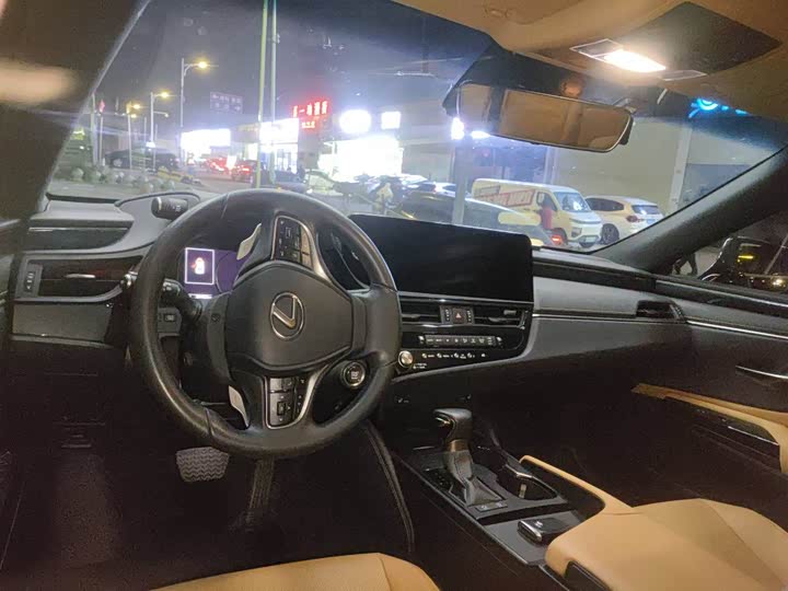 Фото 2 - Lexus ES