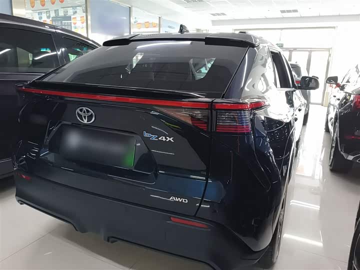 Фото 7 - Toyota bZ4X