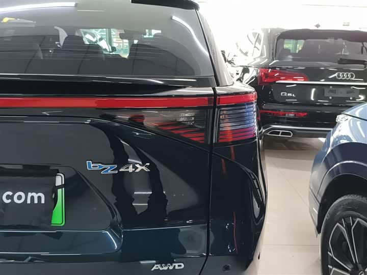 Фото 8 - Toyota bZ4X