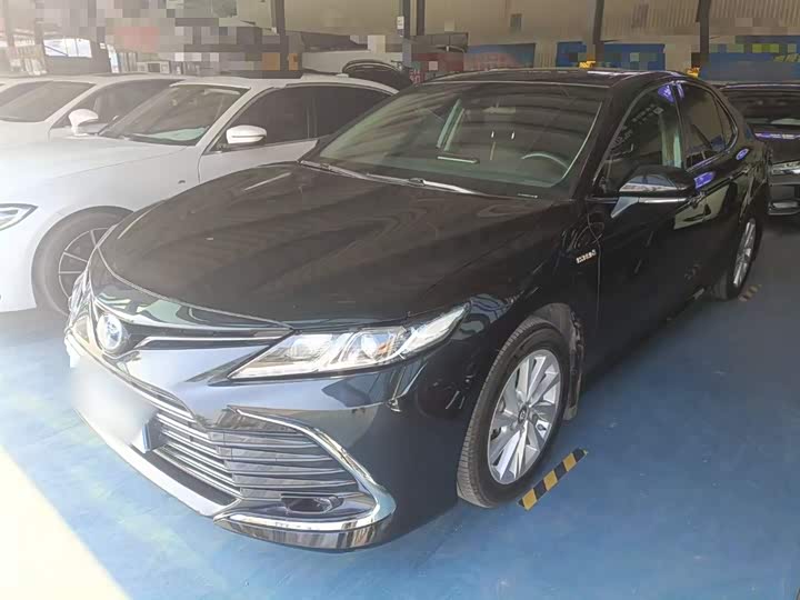 Фото 2 - Toyota Camry