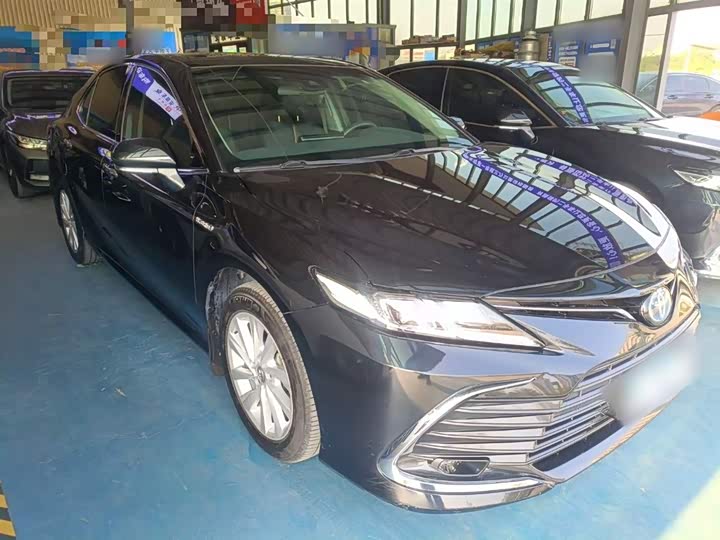 Фото 4 - Toyota Camry