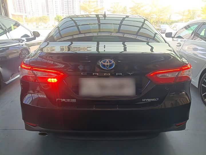 Фото 6 - Toyota Camry