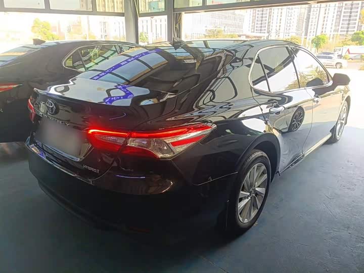 Фото 7 - Toyota Camry