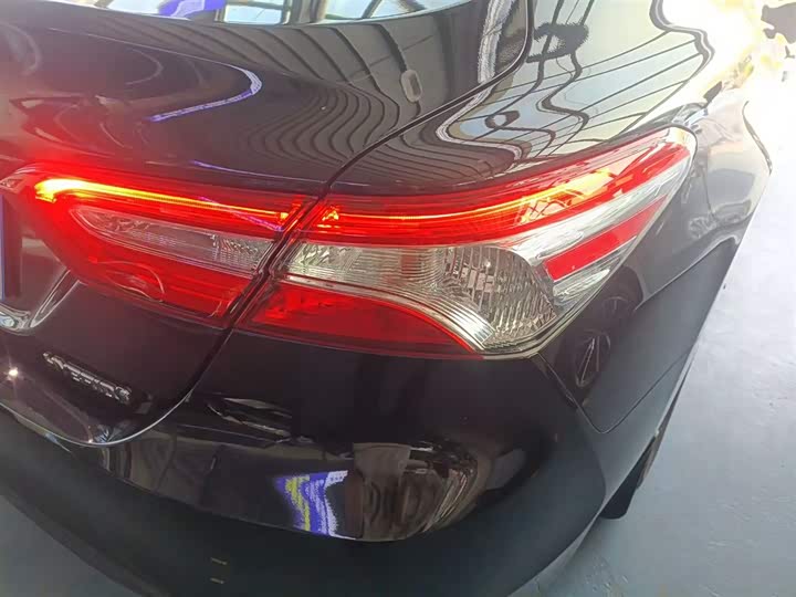 Фото 8 - Toyota Camry