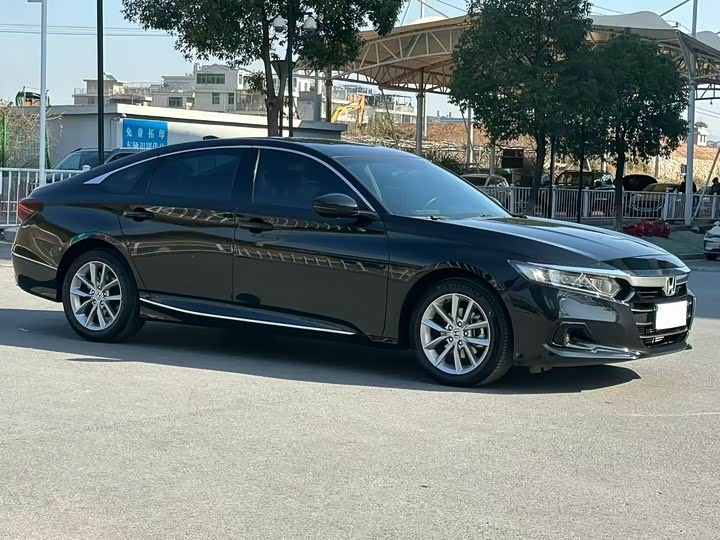 Фото 3 - Honda Accord