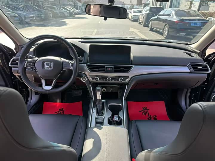 Фото 4 - Honda Accord