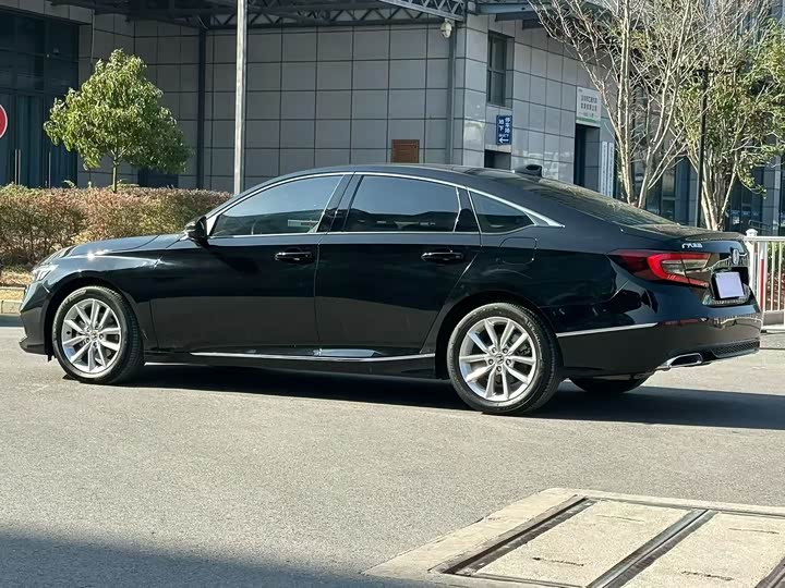 Фото 7 - Honda Accord