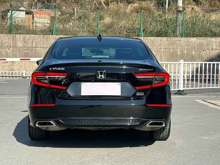 Фото 8 - Honda Accord