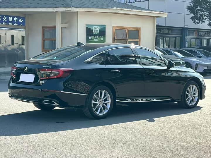 Фото 9 - Honda Accord