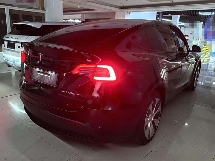 Фото 9 - Tesla Model Y