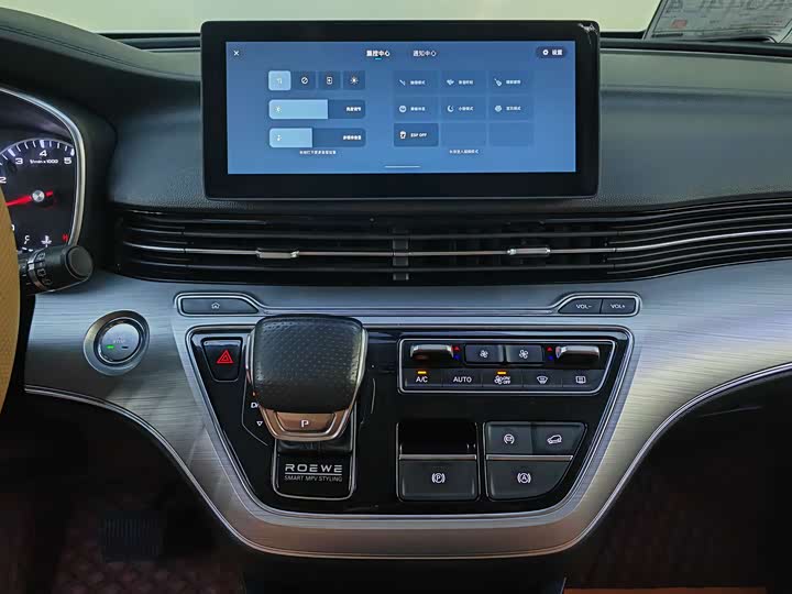 Фото 9 - Roewe iMax 8