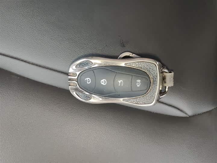 Фото 9 - Geely Tugella