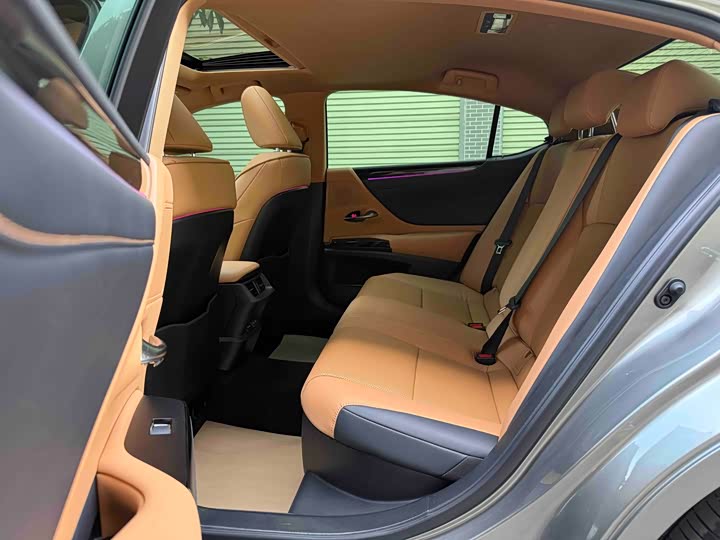 Фото 5 - Lexus ES