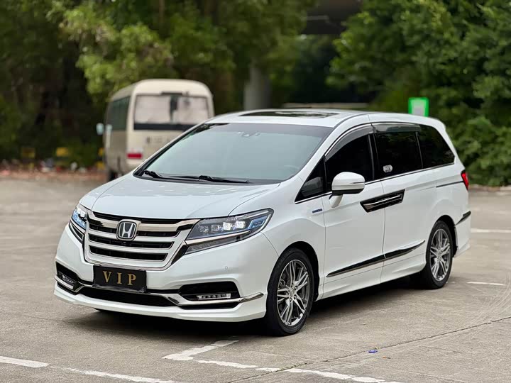 Фото 1 - Honda Elysion