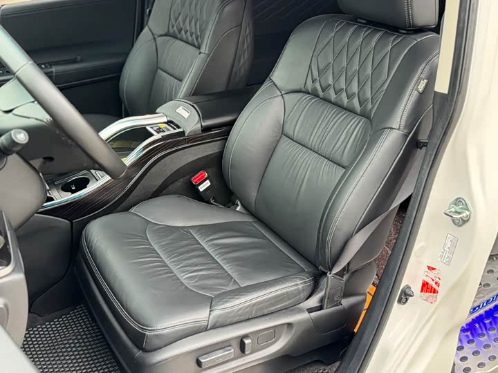 Фото 2 - Honda Elysion