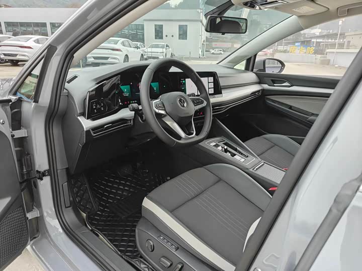 Фото 3 - Volkswagen Golf