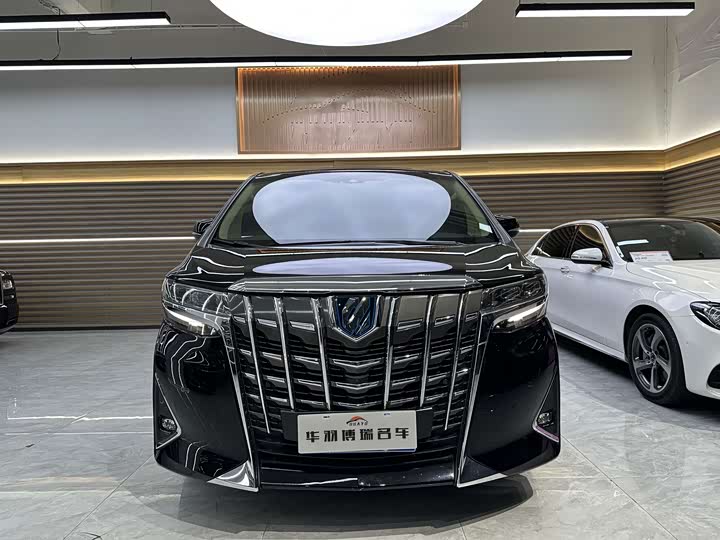 Фото 2 - Toyota Alphard