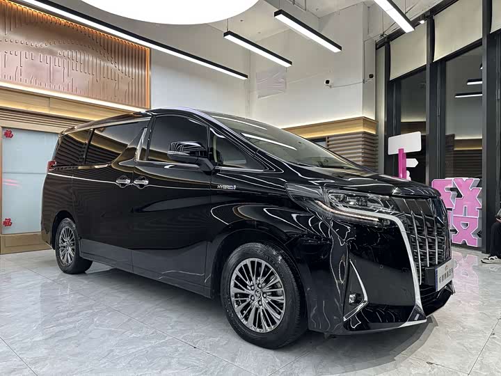 Фото 3 - Toyota Alphard