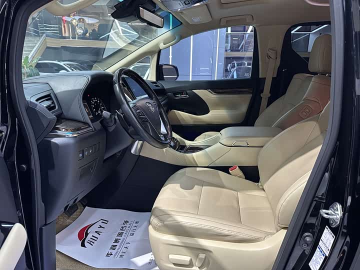 Фото 4 - Toyota Alphard