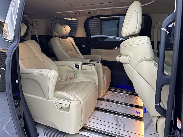 Фото 7 - Toyota Alphard