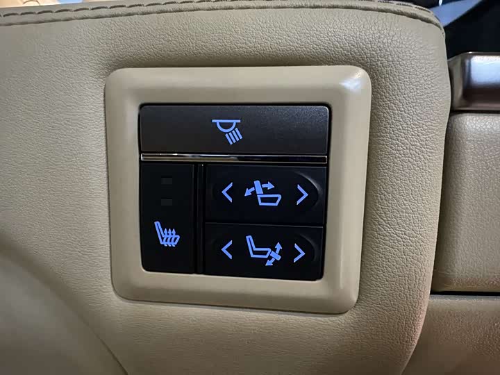 Фото 9 - Toyota Alphard