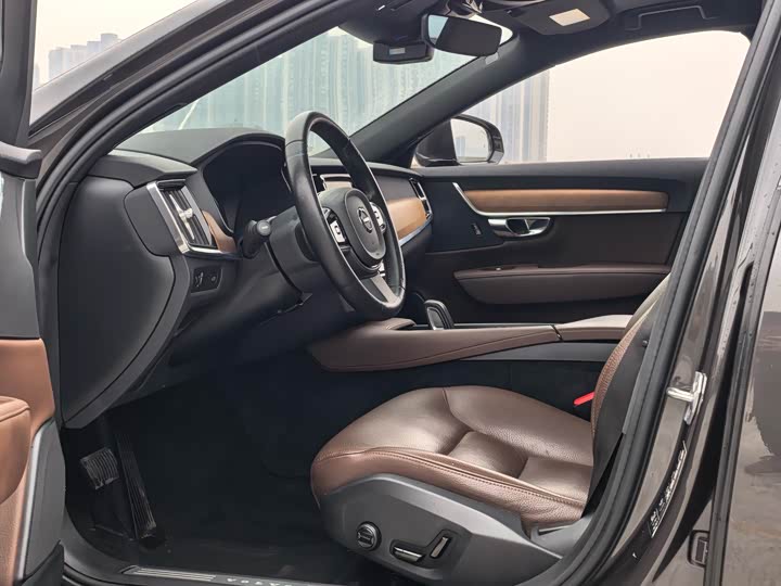 Фото 4 - Volvo S90