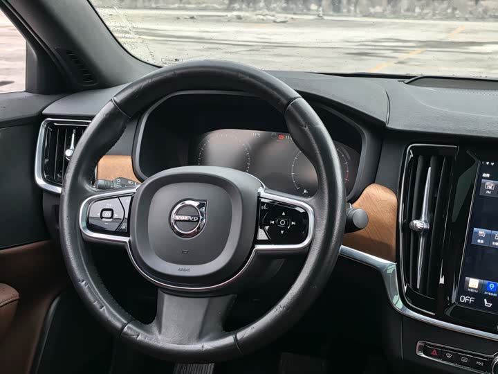 Фото 9 - Volvo S90
