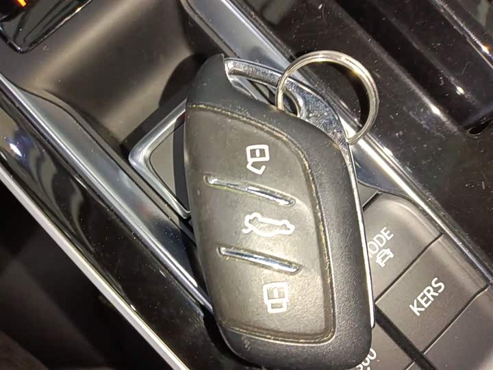 Фото 9 - Roewe i6 Max EV