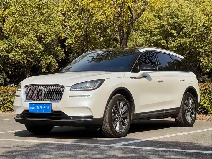 Фото 1 - Lincoln Corsair