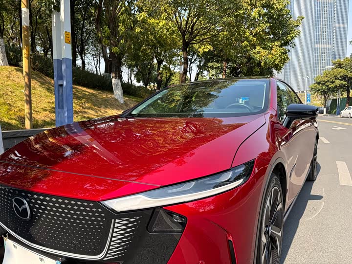 Фото 5 - Mazda EZ-6