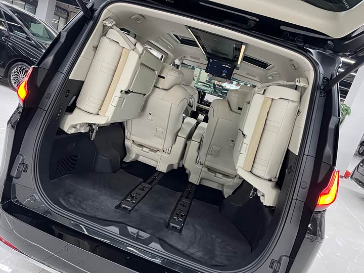 Фото 8 - Lexus LM