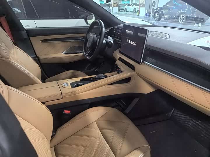 Фото 4 - Zeekr 001