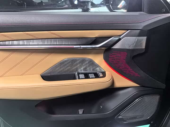 Фото 7 - Zeekr 001