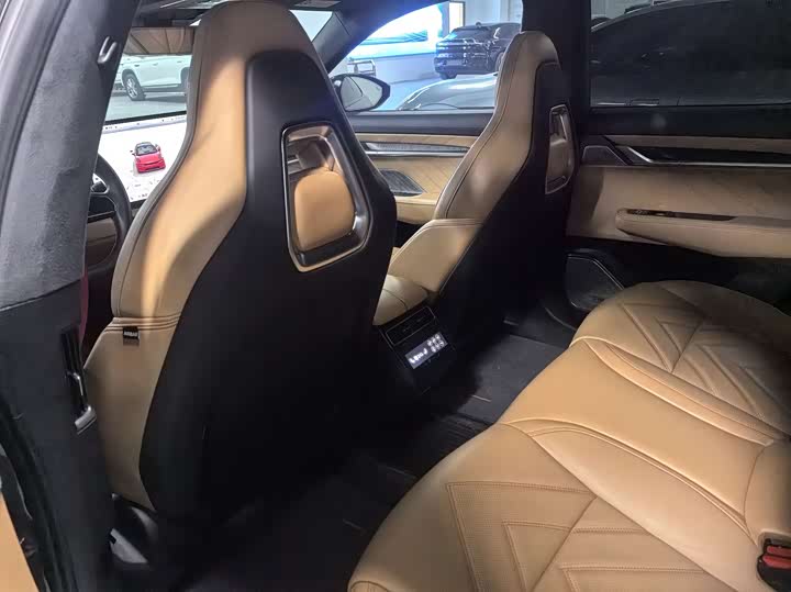 Фото 9 - Zeekr 001