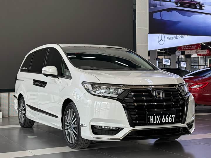 Фото 3 - Honda Elysion