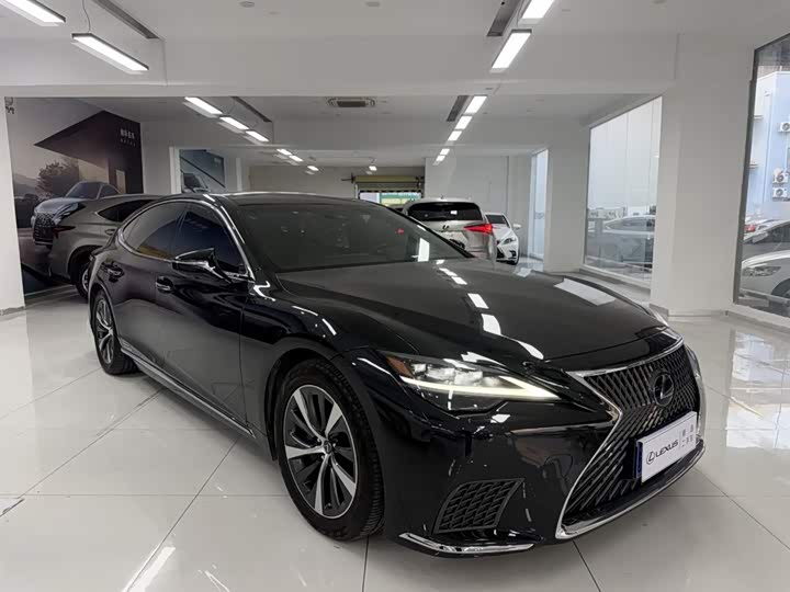 Фото 2 - Lexus LS