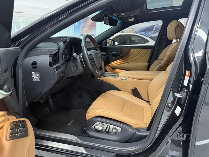 Фото 3 - Lexus LS